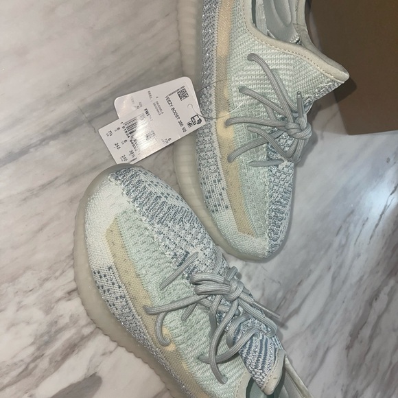 Yeezy 350 2v - Picture 11 of 13